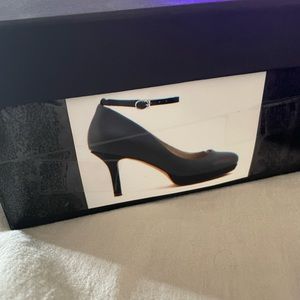 NwoT Shoes of prey duotone heels